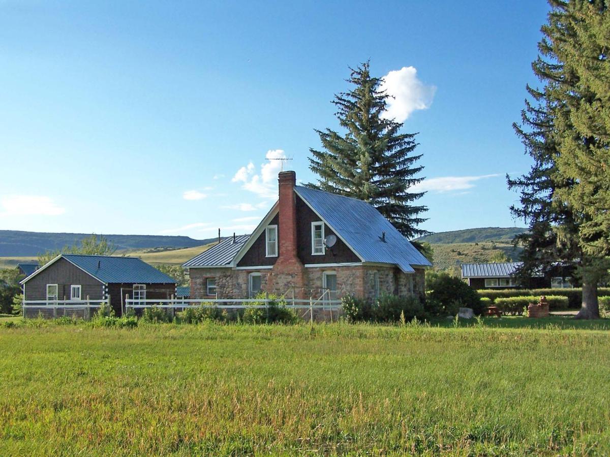 Rolling R Guest Ranch Guest House Meeker Room photo