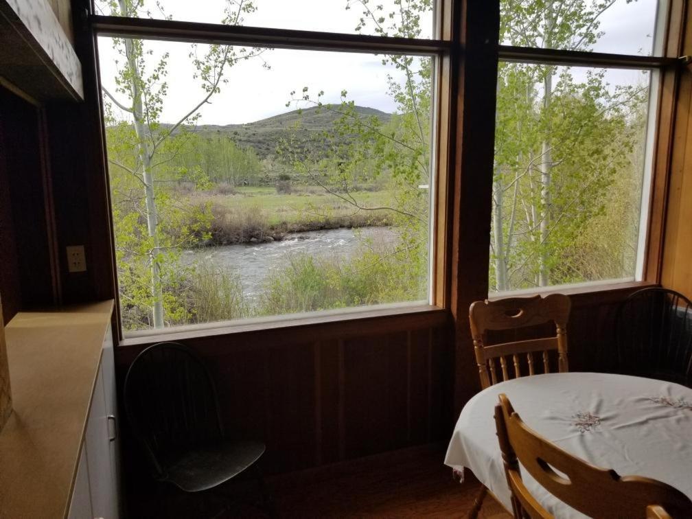 Rolling R Guest Ranch Guest House Meeker Room photo