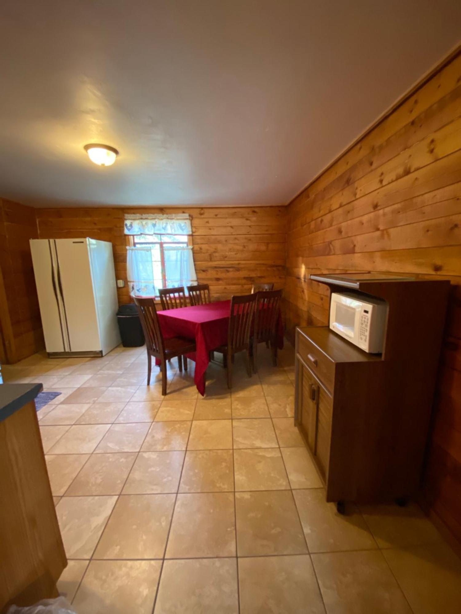 Rolling R Guest Ranch Guest House Meeker Room photo